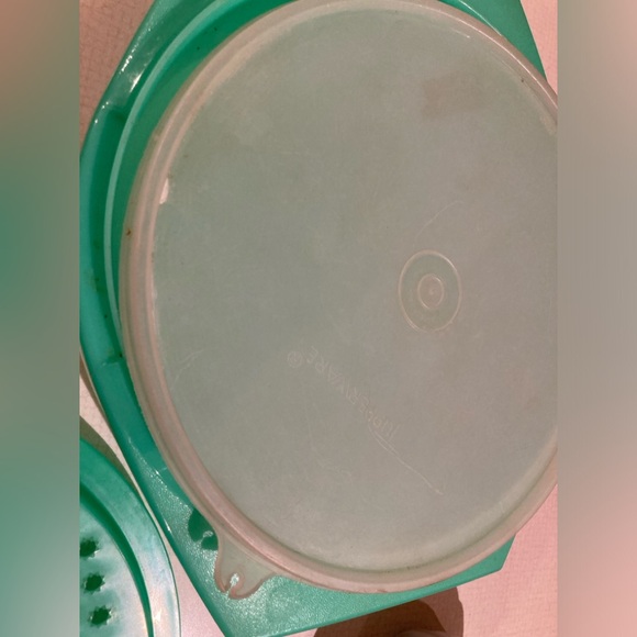 Vintage Tupperware grater bowl and seal - Picture 3 of 3